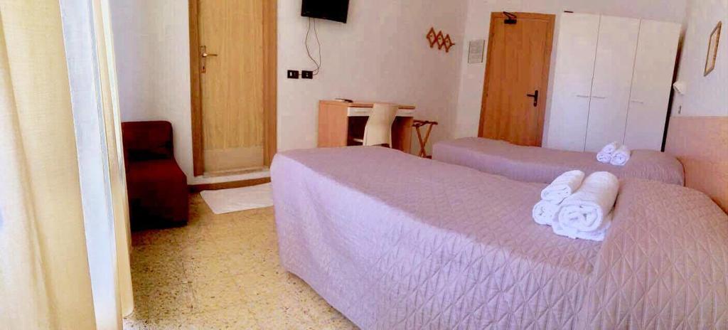 Hotel La Pergola Bellaria-Igea Marina Bagian luar foto
