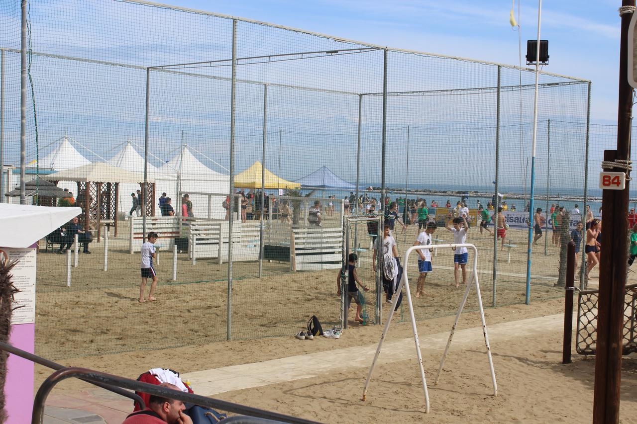 Hotel La Pergola Bellaria-Igea Marina Bagian luar foto